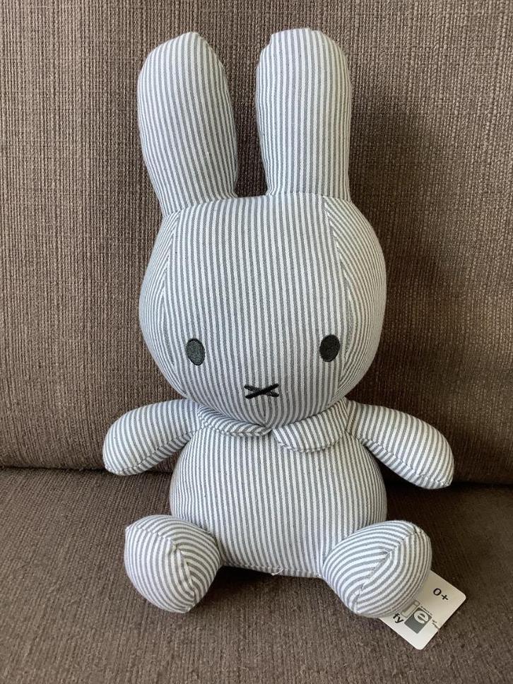 Nijntje Miffy Tiamo knuffel grijs wit gestreept NIEUW 10,--, Kinderen en Baby's, Speelgoed | Knuffels en Pluche, Nieuw, Konijn