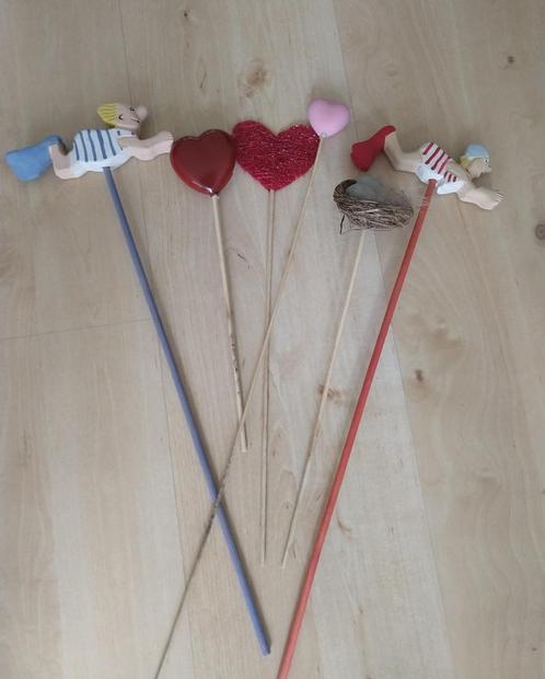 Grappige houten zwemmers, hartjes en nestje met ei op stok, Hobby en Vrije tijd, Feestartikelen, Zo goed als nieuw, Versiering