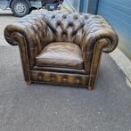 Oude mooie Chesterfield fauteuil olijfgroen + GRATIS BEZORGD, Huis en Inrichting, Fauteuils, Chesterfield, Gebruikt, Leer, Ophalen of Verzenden