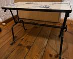 Gietijzeren tafeltje met Delfts blauwe tegels, Huis en Inrichting, Tafels | Bijzettafels, Ophalen, Minder dan 55 cm, Gebruikt