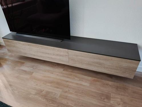 Hangend TV meubel Titolo, Huis en Inrichting, Kasten | Televisiemeubels, Zo goed als nieuw, Minder dan 100 cm, 200 cm of meer