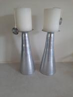 Set van 2 metalen design kandelaars, met kaars, Ophalen of Verzenden, Zo goed als nieuw, Metaal, Grijs