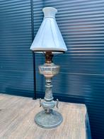 Antieke olielamp met witte kap, Antiek en Kunst, Ophalen of Verzenden