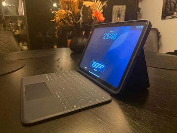 iPad 10.9" 64GB Blauw + Logitech Toebehoren beschikbaar voor biedingen