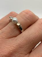 K577 Prachtige zilveren ring met parel maat 17, 17 tot 18, Ophalen of Verzenden, Dame, Zo goed als nieuw