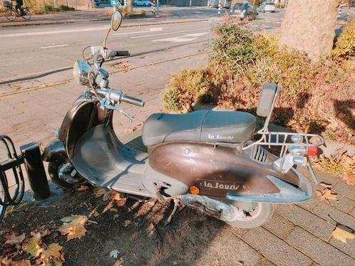 SCOOTER TE KOOP voor ONDERDELEN Souris Futuro Retro, Fietsen en Brommers, Snorfietsen en Snorscooters, Gebruikt, Overige merken