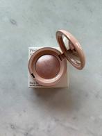 Rare Beauty Silky Touch Highlighter, Ophalen of Verzenden, Zo goed als nieuw, Goud, Gehele gezicht