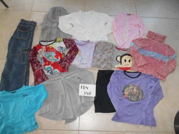 Pakket meisjeskleding nachtkleding broek trui 134/140 beschikbaar voor biedingen