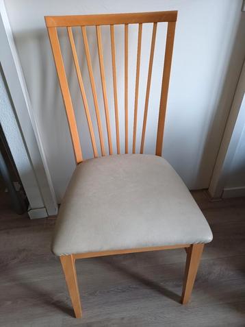 2 eetkamerstoelen wit/creme zitting (skai) beschikbaar voor biedingen