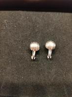 2 zilveren oorbellen (met klem), Knopjes of Stekers, Ophalen of Verzenden, Zo goed als nieuw, Zilver
