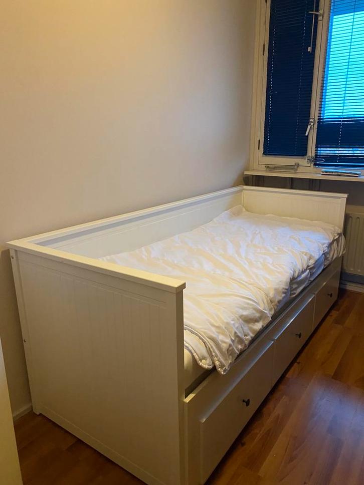 IKEA Hemnes Bedbank - Quick Sell!!, Huis en Inrichting, Slaapkamer | Bedden, Zo goed als nieuw, Eenpersoons, 80 cm, 200 cm, Hout