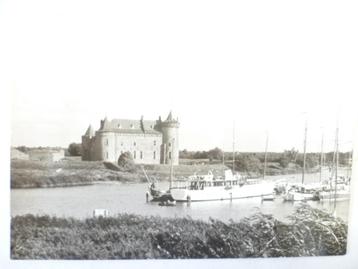 Ansichtkaart Muiderslot met Koninklijk Jacht Piet Hein beschikbaar voor biedingen