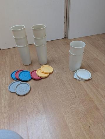 8x tupperware bekers beschikbaar voor biedingen
