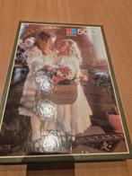 MB 500 Legpuzzel - Meisjes met bloemenmand, Hobby en Vrije tijd, Denksport en Puzzels, Ophalen of Verzenden, 500 t/m 1500 stukjes
