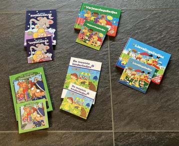 Vijf boekjes met liedjesteksten voor kinderen, incl. CD's beschikbaar voor biedingen
