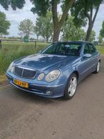 Mercedes-Benz E-Klasse 2.6 E240 Sedan AUT 2003 Blauw, Auto's, Mercedes-Benz, Automaat, Achterwielaandrijving, 1800 kg, Zwart