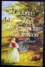 Victoria Holt; In de schaduw van de troon; 9085196973, Boeken, Romans, Ophalen of Verzenden, Zo goed als nieuw