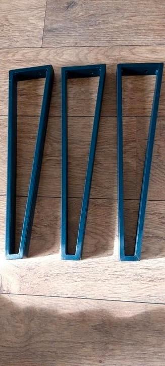 3 metalen tafelpoten industrieel  beschikbaar voor biedingen