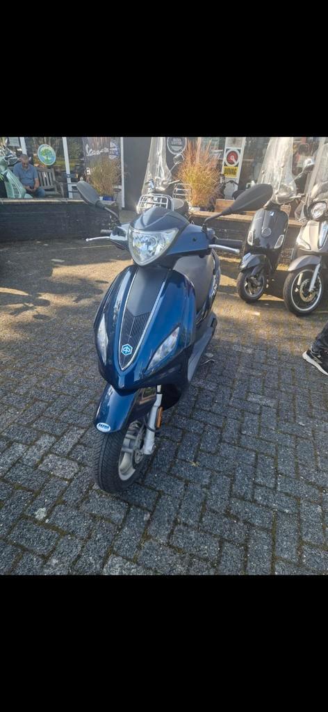 Te koop piaggo New flay, Fietsen en Brommers, Scooters | Piaggio, Zo goed als nieuw, Overige modellen, Ophalen