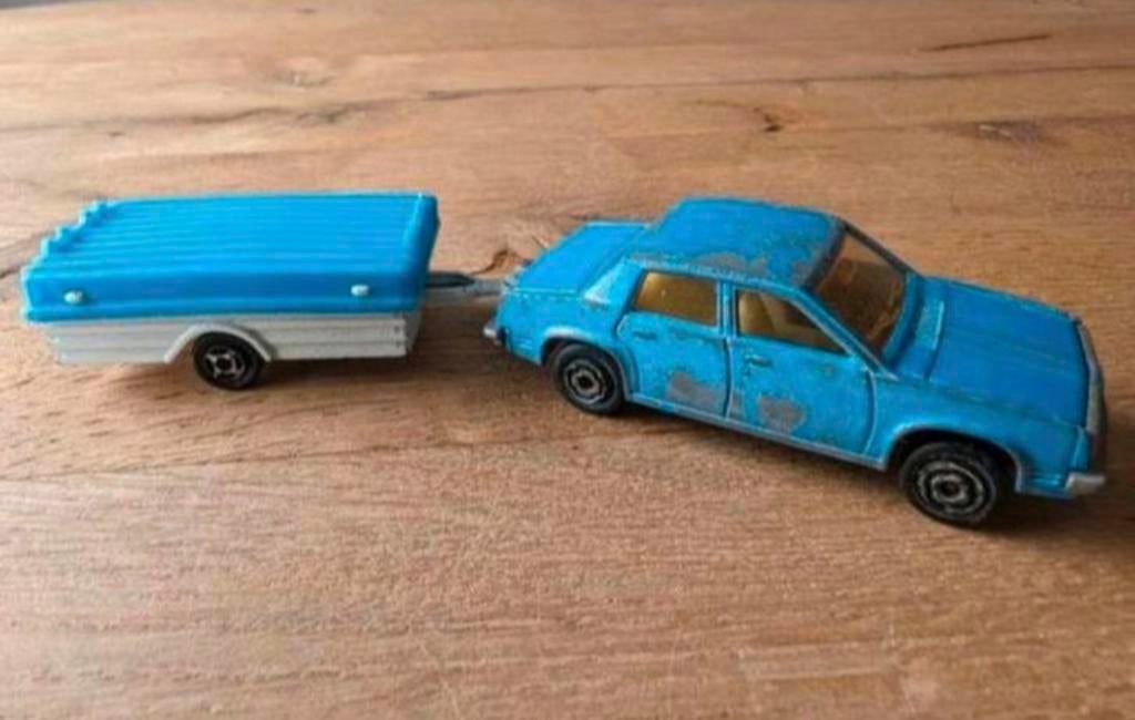 Majorette Oldsmobile 253 + aanhanger 21720 (Made in France), Hobby en Vrije tijd, Modelauto's | Overige schalen, Ophalen of Verzenden