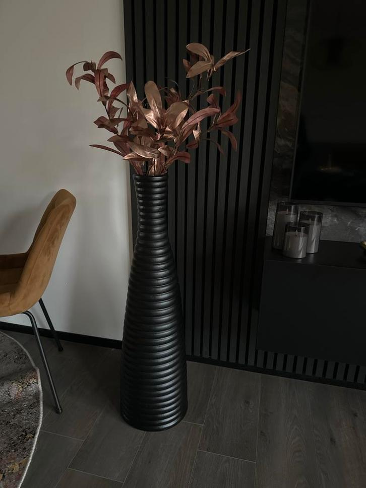Mooie grote vaas van Ikea met kunstbladeren, Huis en Inrichting, Woonaccessoires | Vazen, Zo goed als nieuw, Zwart, 75 cm of meer