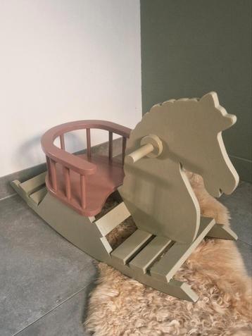 Vintage hobbelpaard beschikbaar voor biedingen