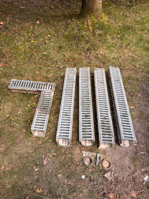 Regenwater afvoer goot 4 x 100cm + hoekstuk, Doe-het-zelf en Verbouw, Buizen en Afvoer, Gebruikt, Afvoer, Rvs, Minder dan 2 meter