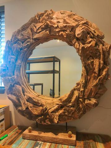Unieke houten spiegel  beschikbaar voor biedingen
