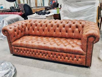 3,5 zits Engels leder Chesterfield, cognackleurig leer beschikbaar voor biedingen