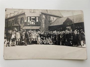 D488 Ansichtkaart Deventer : Deventer Station Groepsfoto beschikbaar voor biedingen