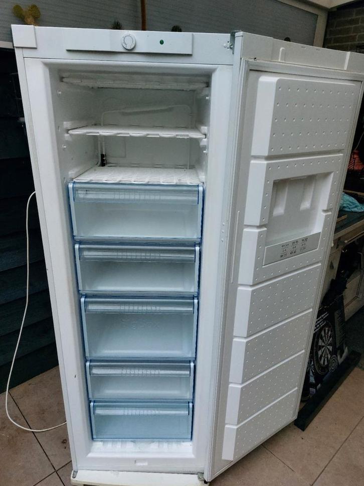 Bosch Vrieskast - Goede Staat - Snel Ophalen!, Witgoed en Apparatuur, Vriezers en Diepvrieskisten, Gebruikt, Vrijstaand, Vrieskast