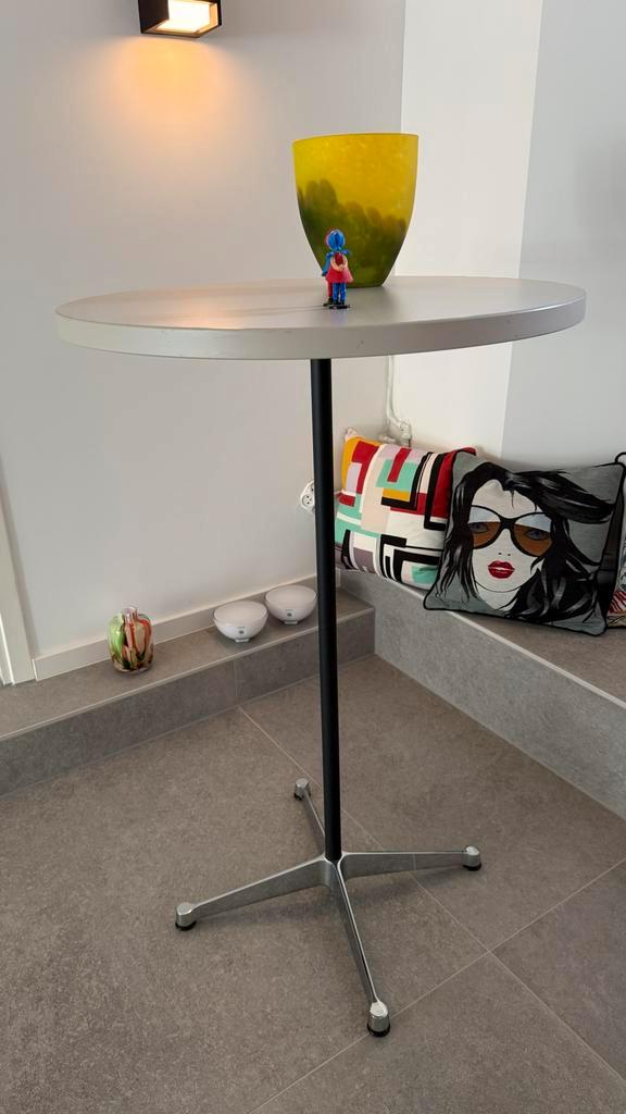 Vitra charles en Ray Eams contract tafel. Tijdloos Design!, Huis en Inrichting, Tafels | Sidetables, Zo goed als nieuw, 50 tot 75 cm