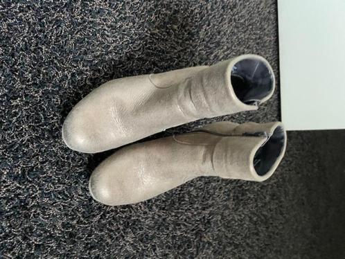 Te koop diverse laarsjes, Kleding | Dames, Schoenen, Gedragen, Lage of Enkellaarzen, Overige kleuren, Verzenden
