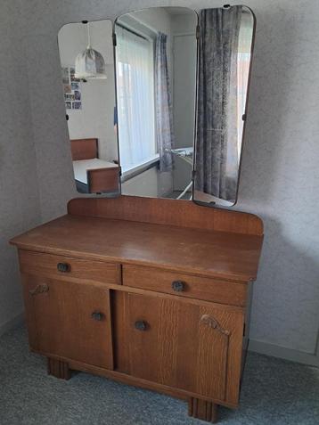Kaptafel beschikbaar voor biedingen