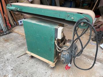 Lange bandschuurmachine op krachtstroom beschikbaar voor biedingen