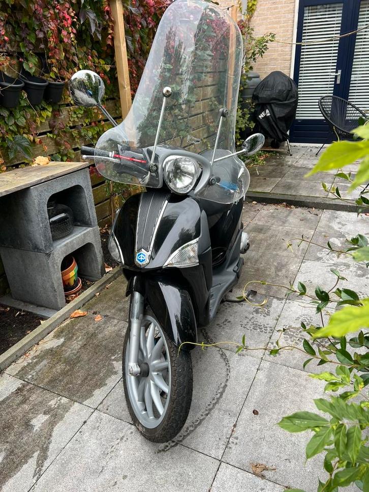 Piaggio Liberty 4T scooter – nieuwe accu, band & remmen, Fietsen en Brommers, Snorfietsen en Snorscooters, Gebruikt, Piaggio, Benzine