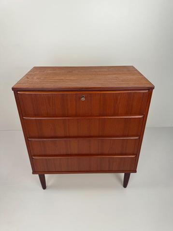 Danish Teak Chest of Drawers beschikbaar voor biedingen