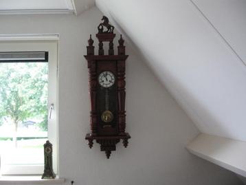 Oude mooie Junghans klok handmade eiken  beschikbaar voor biedingen