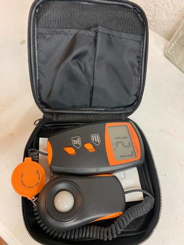 Lumen lichtsterkte meter LX1010BS beschikbaar voor biedingen
