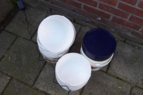 Plastic emmers 2,5 l met opdruk en deksel 0.65 p/st 16 stuks, Doe-het-zelf en Verbouw, Schildersmaterialen, Zo goed als nieuw