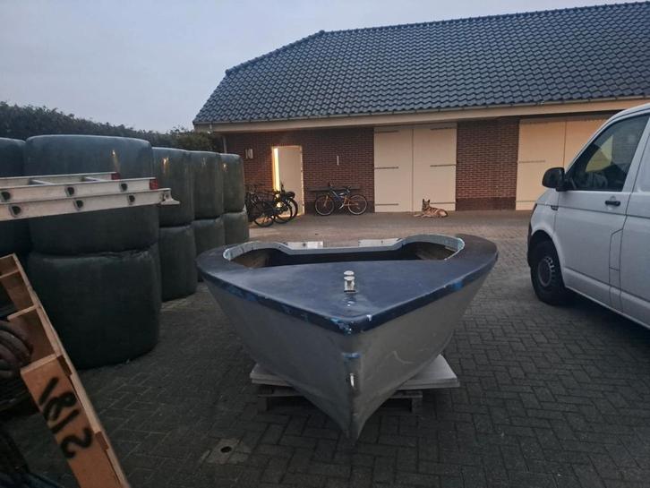 Oude speedboot te koop!, Tuin en Terras, Bubbelbaden en Hottubs, Zo goed als nieuw, Ophalen