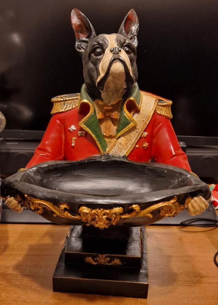 Franse Buldog in uniform met schaal, Antiek en Kunst, Antiek | Woonaccessoires, Ophalen of Verzenden