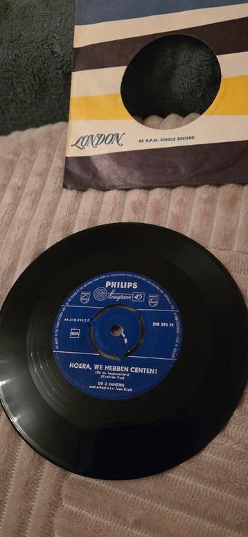 De 2 Jantjes - Hoera, We Hebben Centen! Single beschikbaar voor biedingen