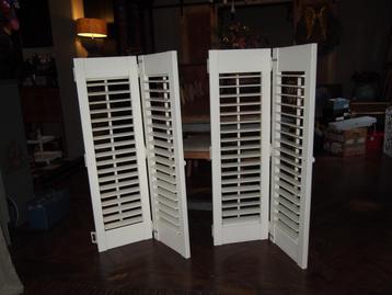 4 Houten Shutters/Louvre luiken beschikbaar voor biedingen