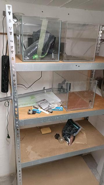 Kleine aquariums beschikbaar voor biedingen
