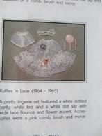Vintage  barbie Ruffles ,n  lace mattel  1965 compleet, Verzamelen, Verzenden, Zo goed als nieuw, Kleertjes