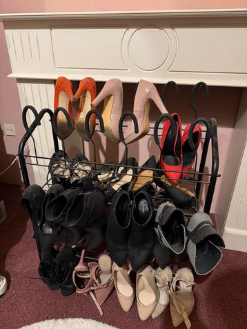 Schoenenrek met 3 lagen & 12 haken beschikbaar voor biedingen