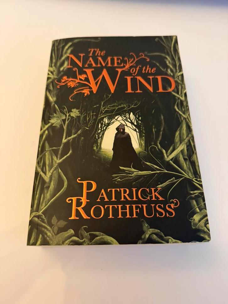 The Name of the Wind – Patrick Rothfuss | Paperback, Boeken, Fantasy, Zo goed als nieuw, Verzenden
