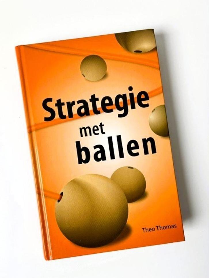 Boek Strategie met ballen door Theo Thomas ZGAN, Boeken, Overige Boeken, Zo goed als nieuw, Ophalen of Verzenden