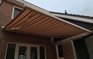 Elektrisch knikarmscherm 4 meter breed beschikbaar voor biedingen